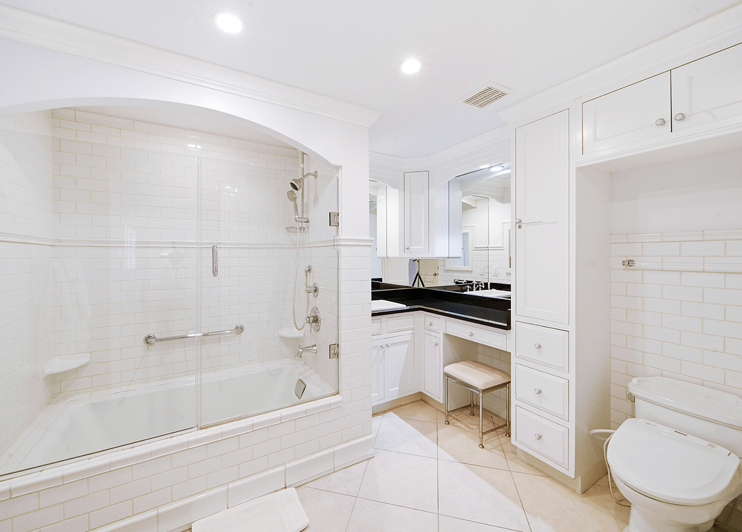 Bathroom Master Bathtub Tile at The Cayman Club Condo 16 on Seven Mile Beach Grand Cayman